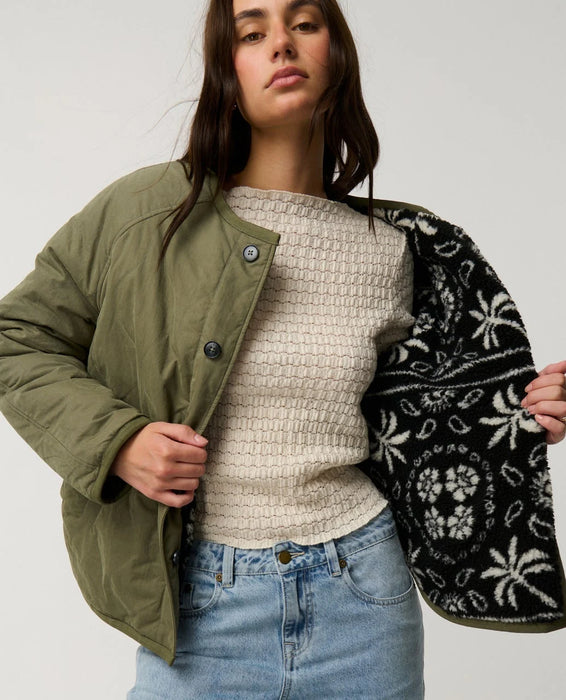 Rip Curl Bossa Nova Revo women’s reversible jacket in Military Green – close-up of the green side opened to reveal the patterned reverse