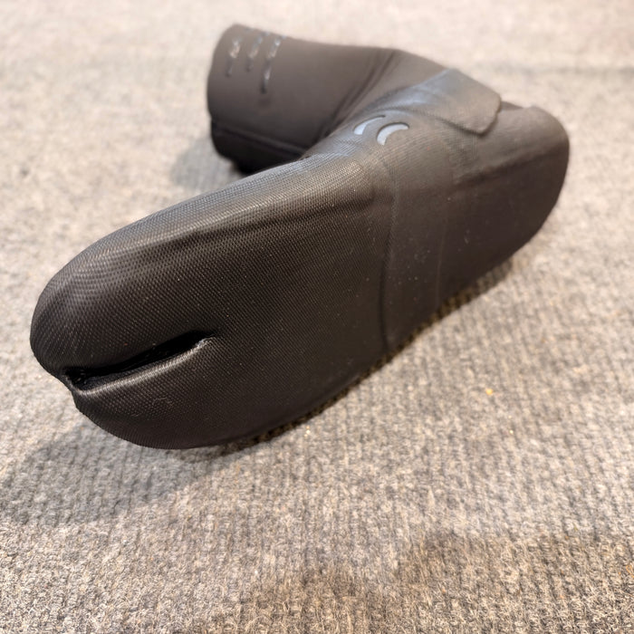 O'Neill Hyperfreak Fire 6/5/4mm split toe wetsuit boot in black and graphite