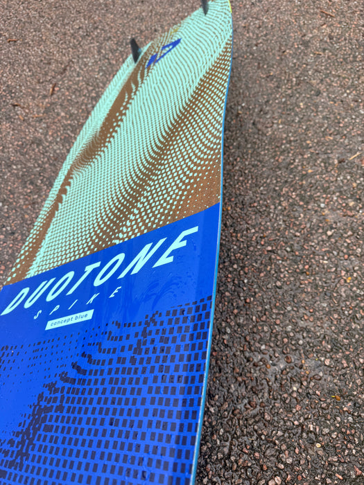 Duotone spike Concept blue 153cm Kitesurfing Kite board second hand