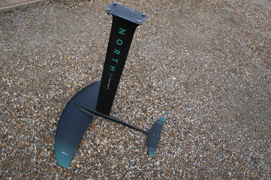 North Carbon Wingfoil Set Up 1850 +2400 + 85 mast