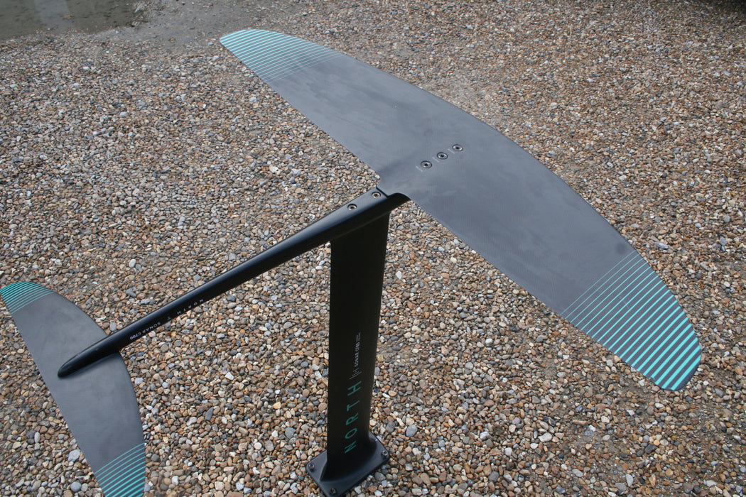 North Carbon Wingfoil Set Up 1850 +2400 + 85 mast
