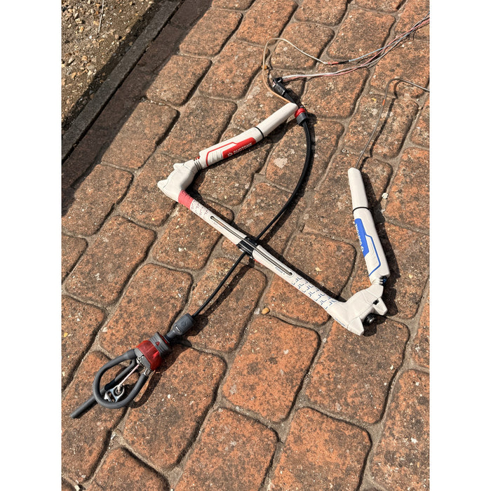 Used Duotone Click Bar Quad Control 2025 22-24m control bar laid out with quick release