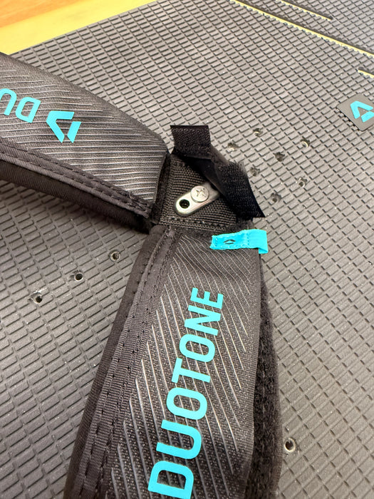 Duotone foil V foot straps inc screws