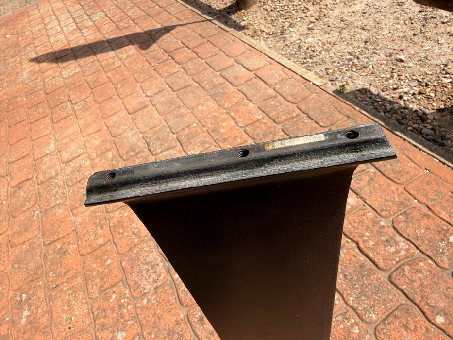 Board plate connection of used F-one Carbon Mast 85 showing connection plate with 3 screw holes and typical use wear