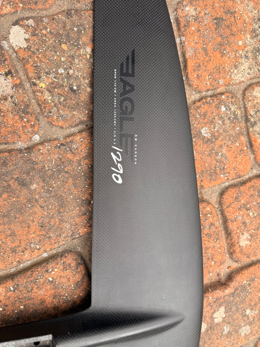 Specs label on F-one Eagle 1290 HM Carbon front wing reading SPAN 110 CM, AREA 1290 CM2, A/R 9.5