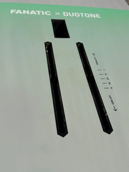 Fanatic Sky Free foil track close-up with more-lift and less-lift adjustment