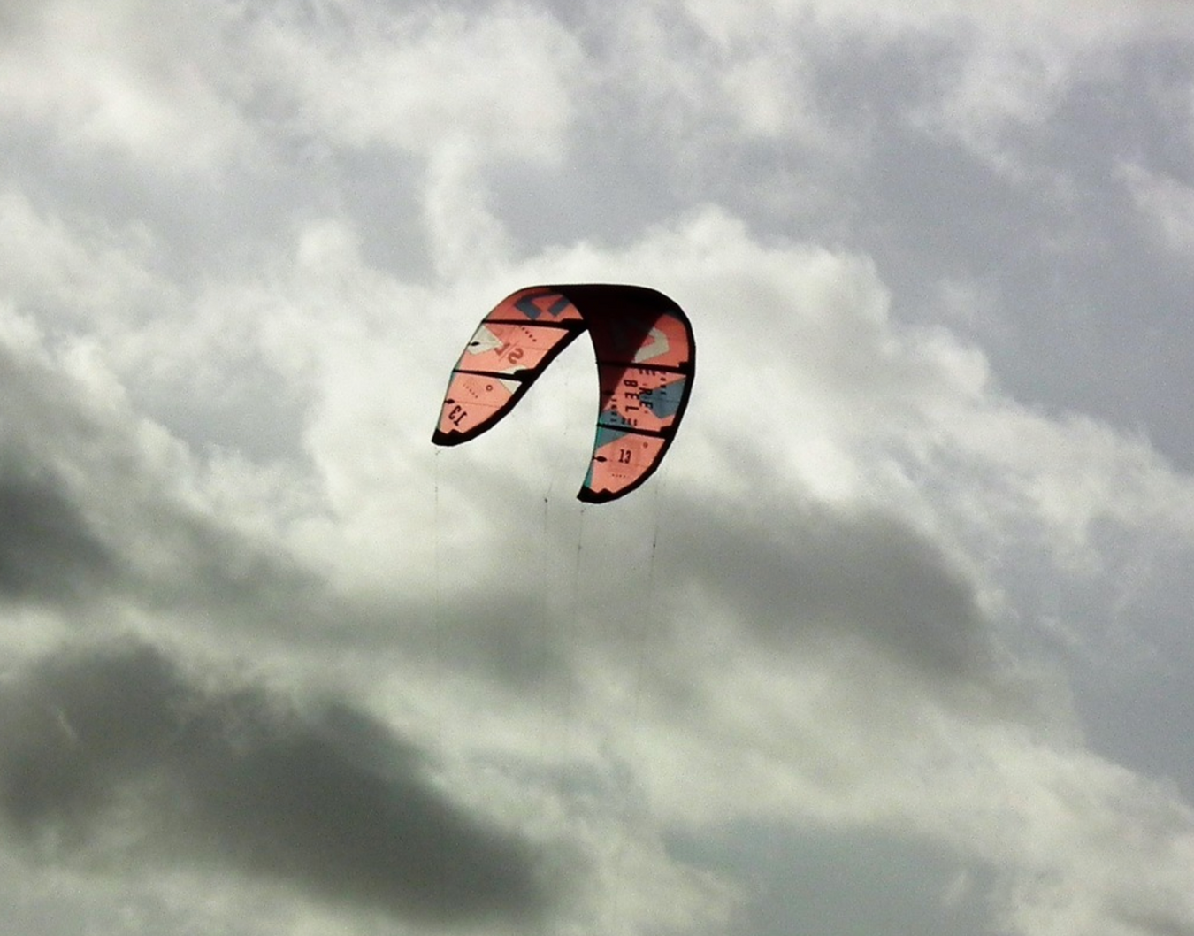 Used kitesurfing kites deals