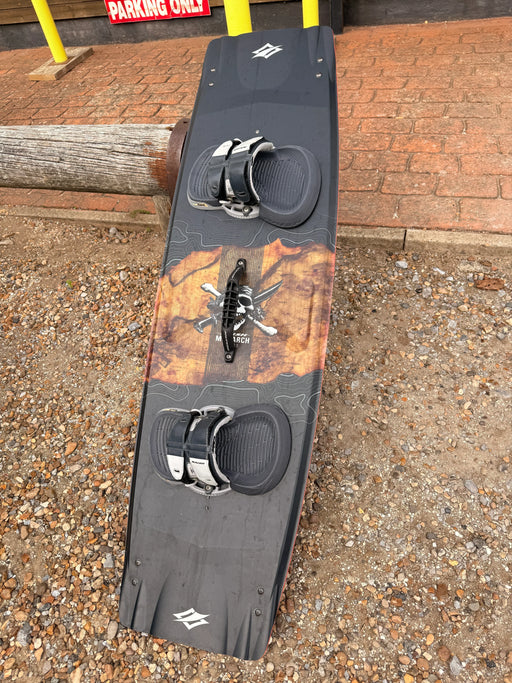 Naish Monarch 135x41cm black and wood-effect kitesurfing kiteboard with footstraps