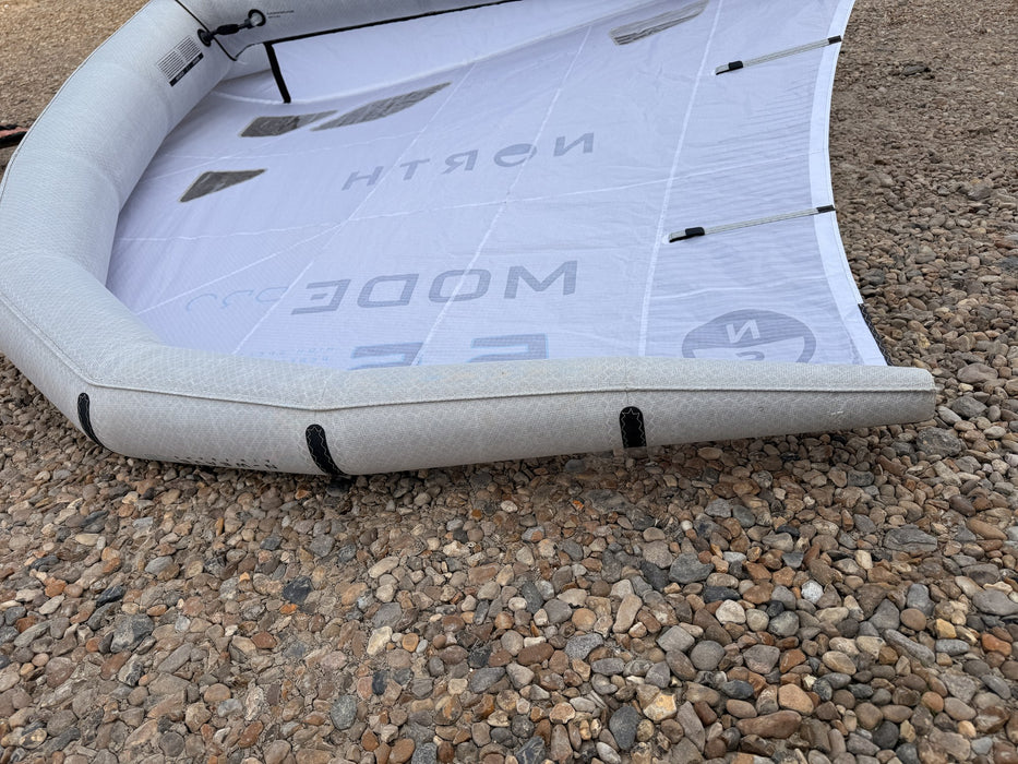 Close-up of the North Mode Pro's bottom edge and canopy branding