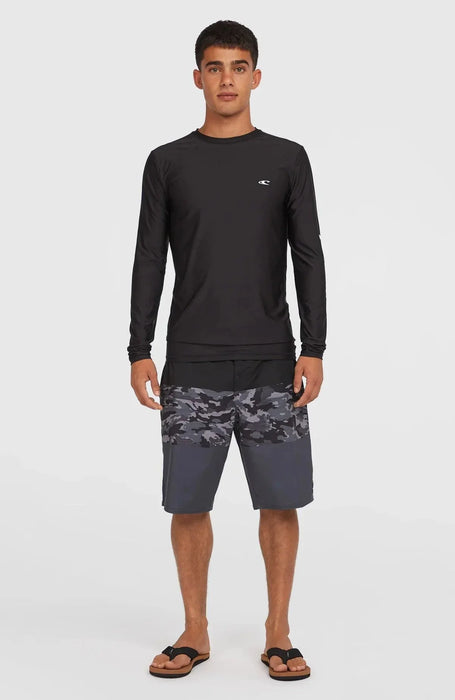 O'Neill men's black camo Hyperfreak Heat boardshorts, surf swimwear, model standing