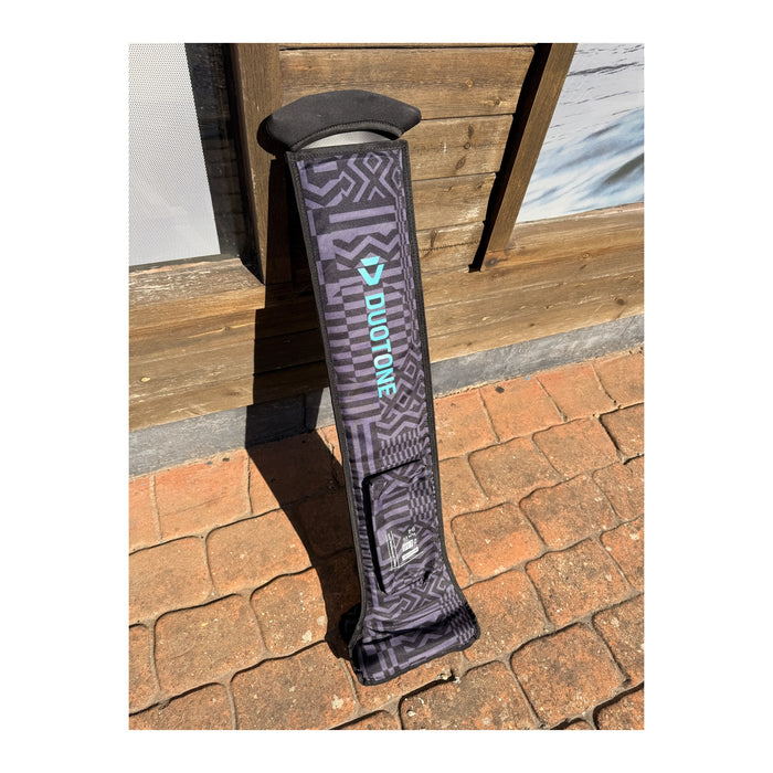 Padded Duotone mast bag included with used D/LAB 84cm mast